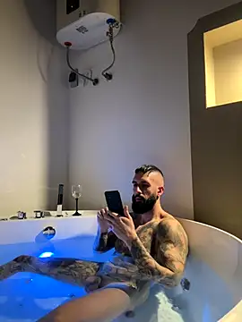 Snapshot of Gioeltoro89 chatting on October 23, 2025, 7:01 pm Gioeltoro89 online show from October 23, 2025, 7:01 pm