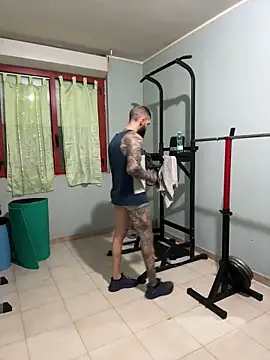 Snapshot of Gioeltoro89 chatting on December 18, 2025, 4:57 pm Gioeltoro89 online show from December 18, 2025, 4:57 pm