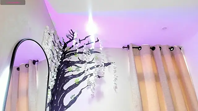 ebbafernandez  online show from November 17, 2025, 12:22 pm