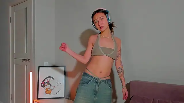 EllaSky xoxo online show from December 9, 2024, 2:02 am