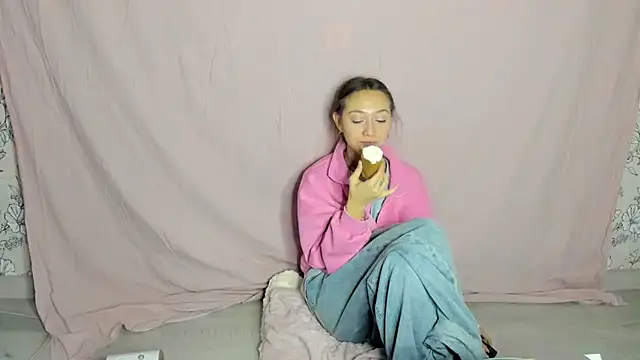 EllaSky xoxo online show from October 18, 2025, 7:14 pm