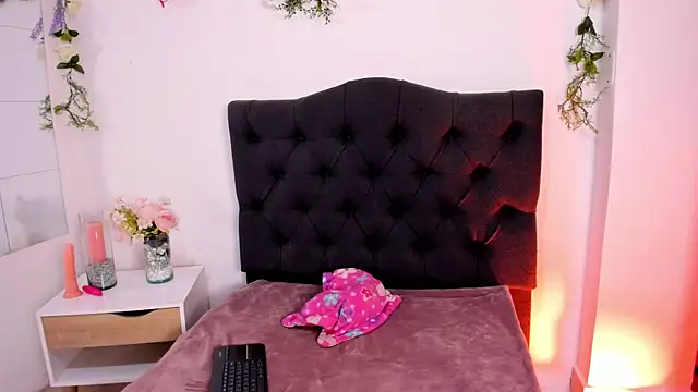 Snapshot of Alyssa_jones chatting on December 28, 2024, 3:47 am Alyssa jones online show from December 28, 2024, 3:47 am