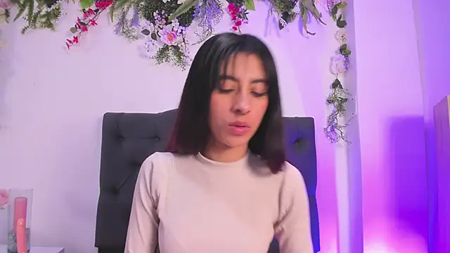 Snapshot of Alyssa_jones chatting on January 14, 2025, 10:17 am Alyssa jones online show from January 14, 2025, 10:17 am