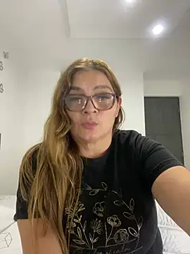 Snapshot of AntonellaAlondra4 chatting on January 11, 2025, 1:37 am AntonellaAlondra4 online show from January 11, 2025, 1:37 am