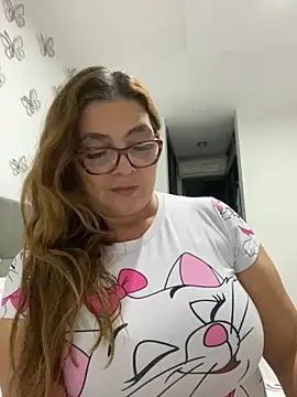 Snapshot of AntonellaAlondra4 chatting on February 25, 2025, 4:24 am AntonellaAlondra4 online show from February 25, 2025, 4:24 am