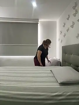 Snapshot of AntonellaAlondra4 chatting on October 29, 2025, 3:36 pm AntonellaAlondra4 online show from October 29, 2025, 3:36 pm