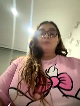 Snapshot of AntonellaAlondra4 chatting on November 9, 2025, 12:53 am AntonellaAlondra4 online show from November 9, 2025, 12:53 am