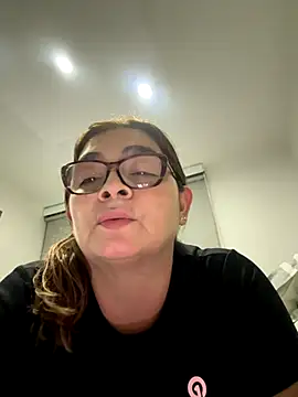 Snapshot of AntonellaAlondra4 chatting on November 30, 2025, 4:49 am AntonellaAlondra4 online show from November 30, 2025, 4:49 am