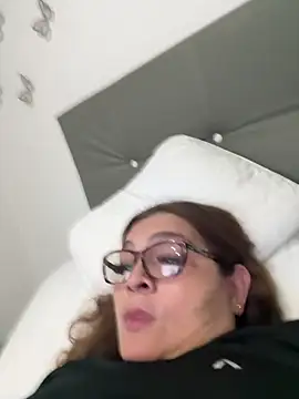 Snapshot of AntonellaAlondra4 chatting on December 17, 2025, 2:17 am AntonellaAlondra4 online show from December 17, 2025, 2:17 am