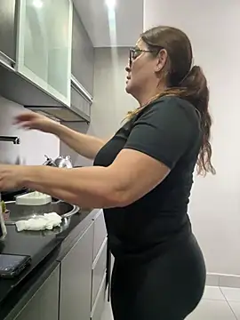 Snapshot of AntonellaAlondra4 chatting on January 17, 2026, 3:39 pm AntonellaAlondra4 online show from January 17, 2026, 3:39 pm