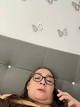 AntonellaAlondra4 online show from May 19, 2026, 2:23 pm