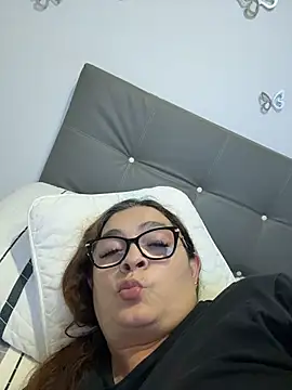 AntonellaAlondra4 online show from May 20, 2026, 2:40 am