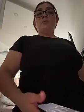 AntonellaAlondra4 online show from May 21, 2026, 1:18 pm
