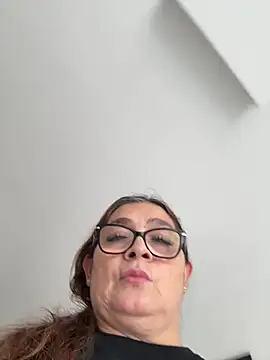 AntonellaAlondra4 online show from May 26, 2026, 1:18 pm