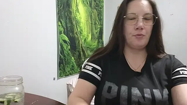 Snapshot of ThickGirlsDoItBetter chatting on January 22, 2025, 2:59 am ThickGirlsDoItBetter online show from January 22, 2025, 2:59 am