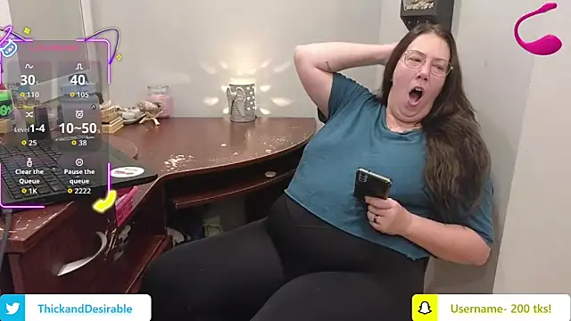 Snapshot of ThickGirlsDoItBetter chatting on October 23, 2025, 5:12 pm ThickGirlsDoItBetter online show from October 23, 2025, 5:12 pm