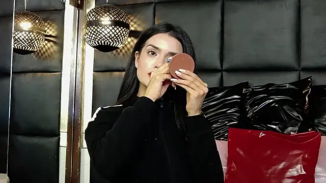 Snapshot of BlairBadgley chatting on November 4, 2025, 11:48 pm BlairBadgley online show from November 4, 2025, 11:48 pm