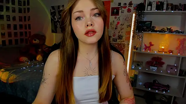 Snapshot of AkiraKatsu chatting on December 21, 2025, 11:06 am AkiraKatsu online show from December 21, 2025, 11:06 am