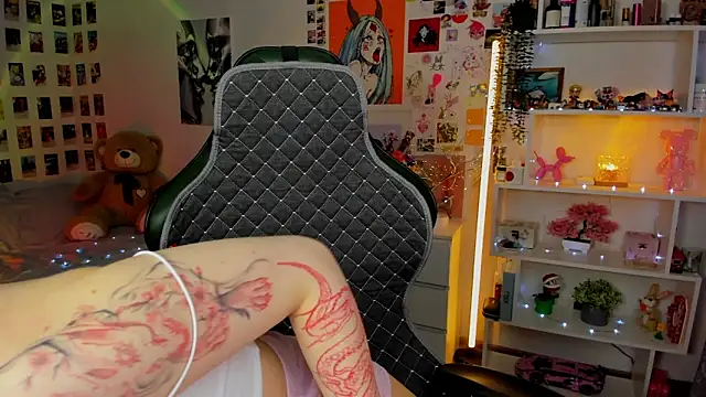 Snapshot of AkiraKatsu chatting on January 18, 2026, 11:03 am AkiraKatsu online show from January 18, 2026, 11:03 am