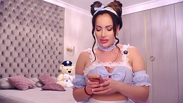 Snapshot of TianaPosh chatting on March 4, 2026, 9:43 pm TianaPosh online show from March 4, 2026, 9:43 pm