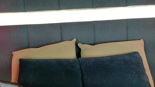 nicolle pierce online show from October 27, 2025, 2:32 pm