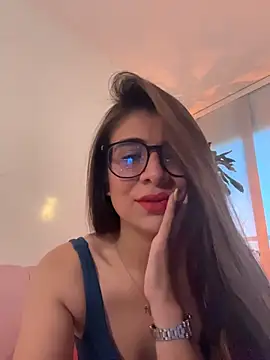 MariaIsabella8 online show from March 31, 2026, 10:32 pm