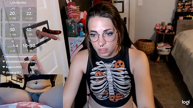 Snapshot of KSwonderland6 chatting on October 31, 2025, 1:45 pm KSwonderland6 online show from October 31, 2025, 1:45 pm