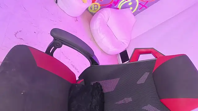 Snapshot of GEANNAROSE chatting on December 21, 2024, 10:39 am GEANNAROSE online show from December 21, 2024, 10:39 am