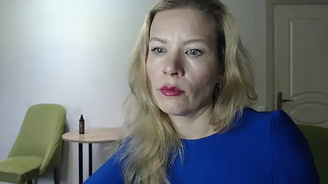 Snapshot of Juli_julyyy chatting on December 24, 2024, 4:55 am Juli julyyy online show from December 24, 2024, 4:55 am