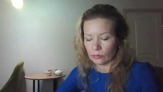 Snapshot of Juli_julyyy chatting on December 28, 2024, 5:02 am Juli julyyy online show from December 28, 2024, 5:02 am