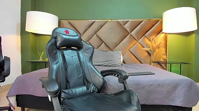 Tyler Rodriguez online show from September 30, 2025, 3:33 am