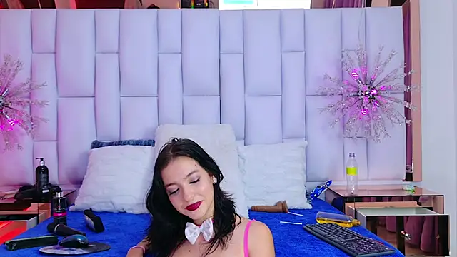 LiliFox18 online show from December 22, 2024, 10:25 pm