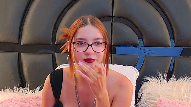 LiliFox18 online show from March 5, 2025, 10:21 pm