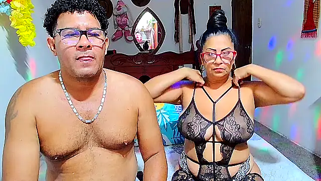 Snapshot of rosi_pamela chatting on February 6, 2026, 10:13 pm rosi pamela online show from February 6, 2026, 10:13 pm