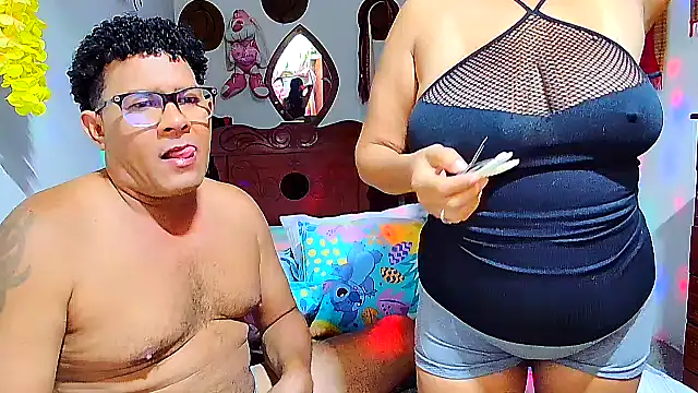 Snapshot of rosi_pamela chatting on February 13, 2026, 11:23 pm rosi pamela online show from February 13, 2026, 11:23 pm