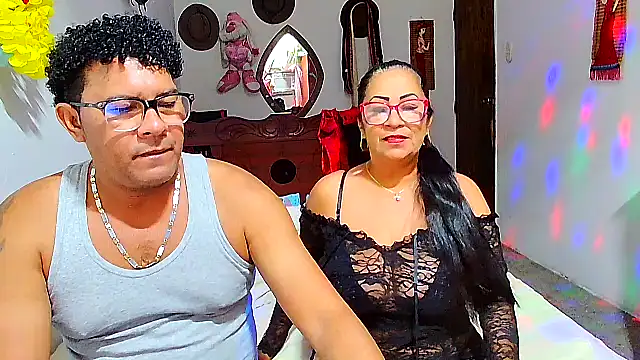 Snapshot of rosi_pamela chatting on March 1, 2026, 5:48 pm rosi pamela online show from March 1, 2026, 5:48 pm