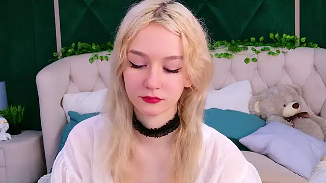 Snapshot of NaomiLoys chatting on March 6, 2025, 8:48 pm NaomiLoys online show from March 6, 2025, 8:48 pm