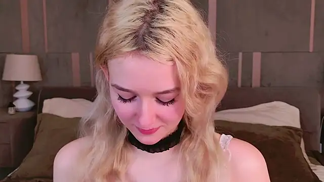 Snapshot of NaomiLoys chatting on March 6, 2025, 11:53 pm NaomiLoys online show from March 6, 2025, 11:53 pm