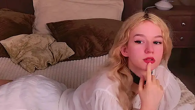 Snapshot of NaomiLoys chatting on March 9, 2025, 3:43 am NaomiLoys online show from March 9, 2025, 3:43 am