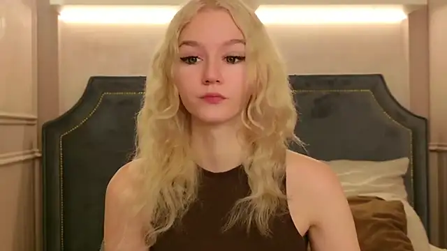 Snapshot of NaomiLoys chatting on September 19, 2025, 10:49 am NaomiLoys online show from September 19, 2025, 10:49 am