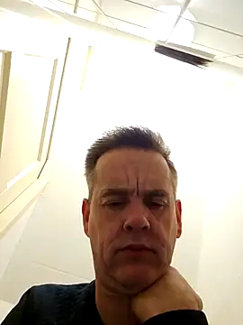 Hectorthyssen1 online show from January 14, 2025, 5:01 pm