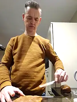 Hectorthyssen1 online show from February 5, 2025, 5:41 am