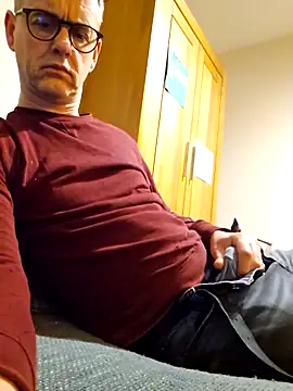 Hectorthyssen1 online show from February 14, 2025, 11:20 pm