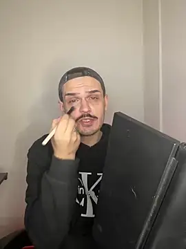 Snapshot of bearded_beauty chatting on February 2, 2025, 4:11 pm bearded beauty online show from February 2, 2025, 4:11 pm