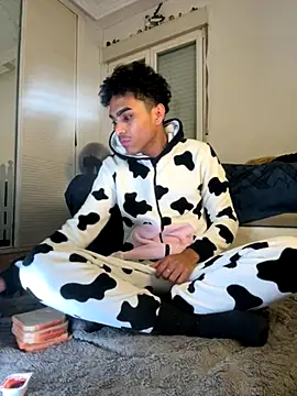 Ryan-hot online show from November 22, 2025, 3:16 am