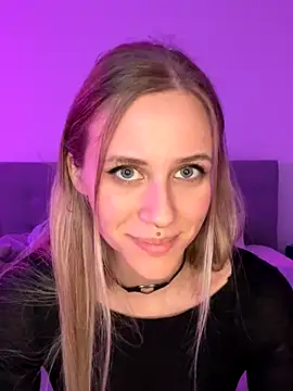 lunawolf21 online show from December 1, 2024, 7:14 pm