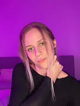 lunawolf21 online show from December 9, 2024, 7:29 pm