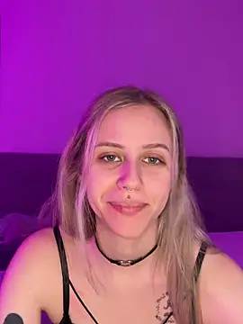 lunawolf21 online show from January 19, 2025, 8:07 am