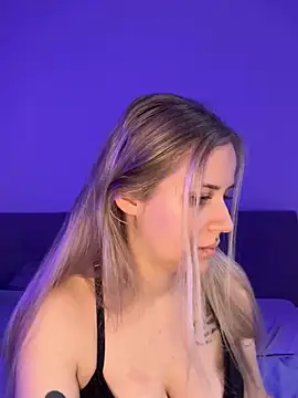 lunawolf21 online show from February 2, 2025, 7:30 am