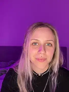 lunawolf21 online show from February 15, 2025, 6:33 pm